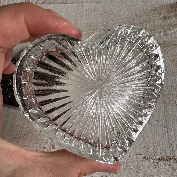 Vintage Clear Glass Heart Shaped Trinket Dish with Silver Plated Lid - Picture 9 of 9